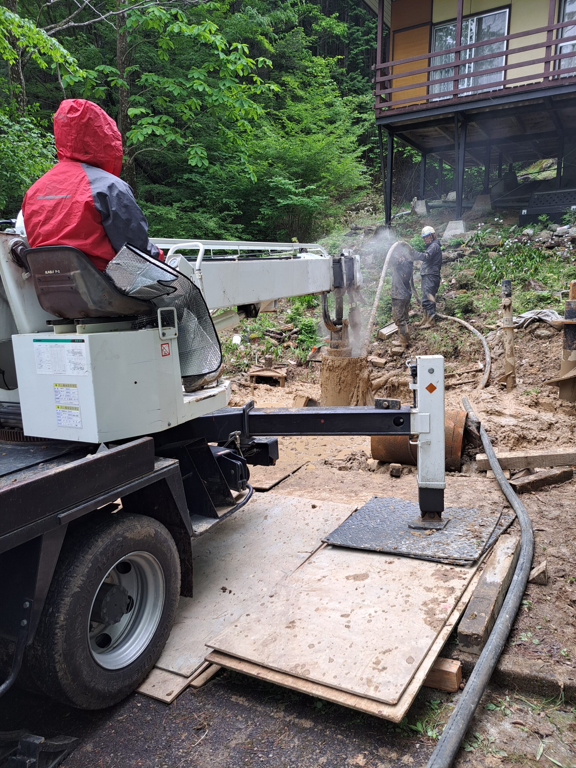 岐阜県　携帯電話キャリア基地局工事　岩盤掘削併用